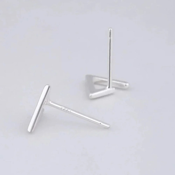 925 Sterling Silver Dainty Triangle Earrings - Picture 2 of 4